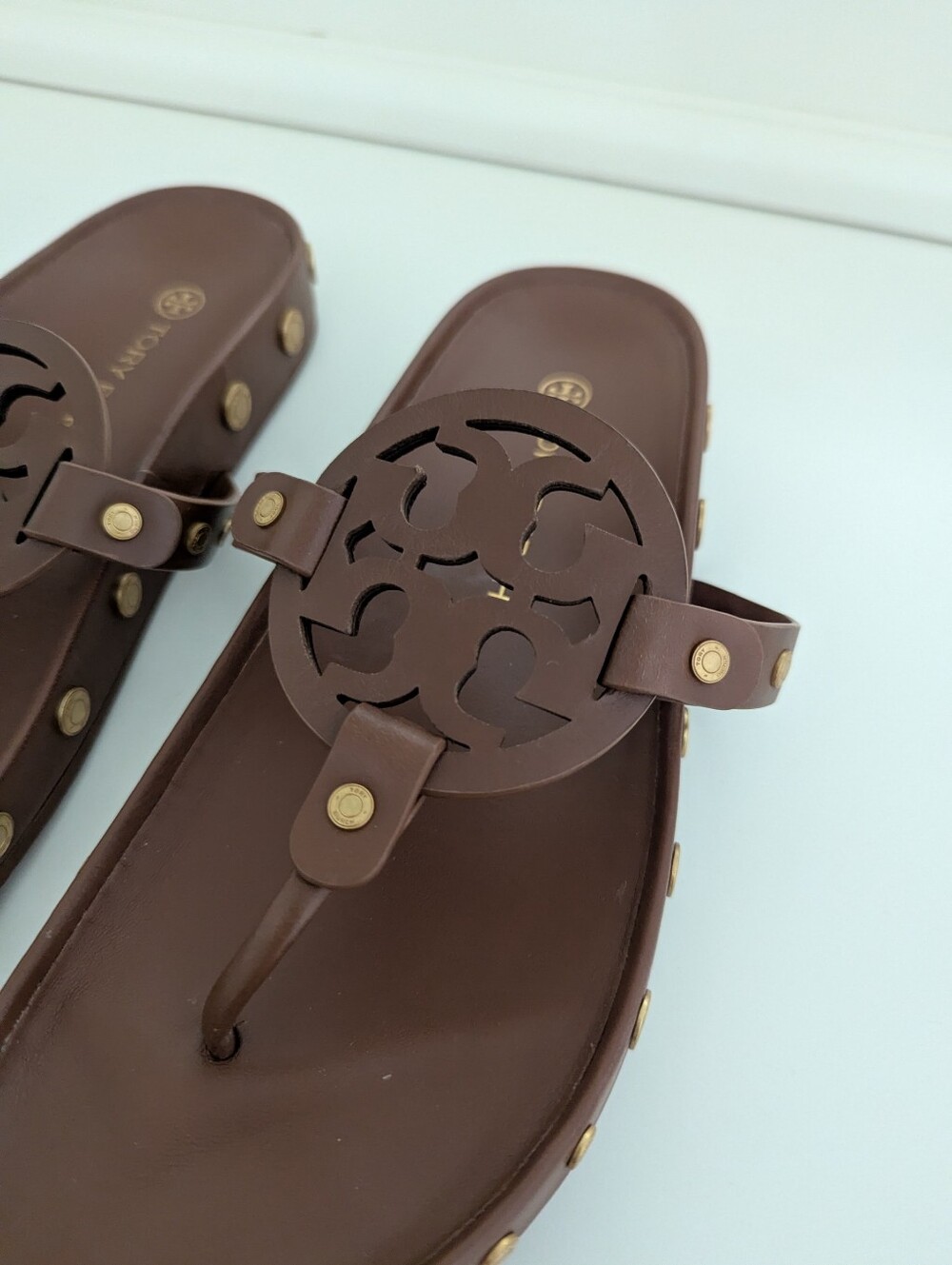 EUC! Tory Burch Miller Coin Sandals In Brown And Gold Size 8.5 - Picture 4 of 16